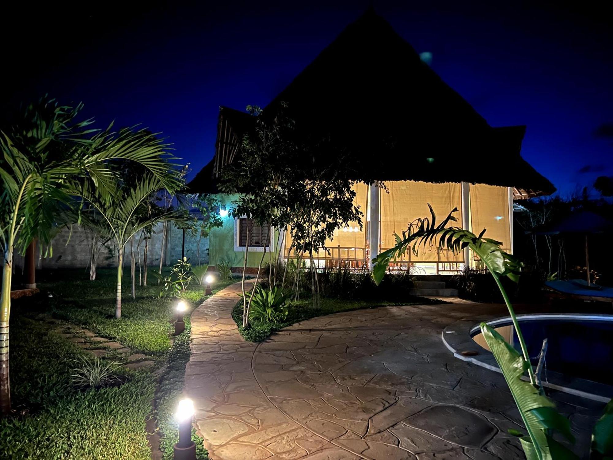 Paradiesische Villa Maisha Mazuri Mit Pool. Terrasse Und Personal Diani Beach Exteriér fotografie